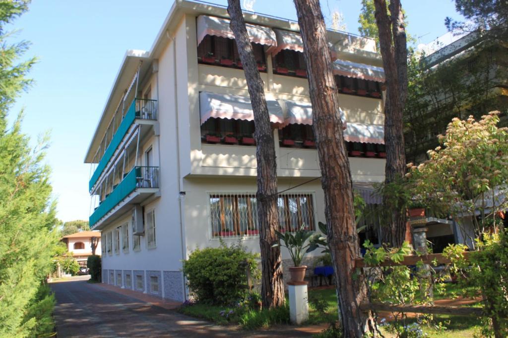 Hotel Manuela Cinquale Exterior photo