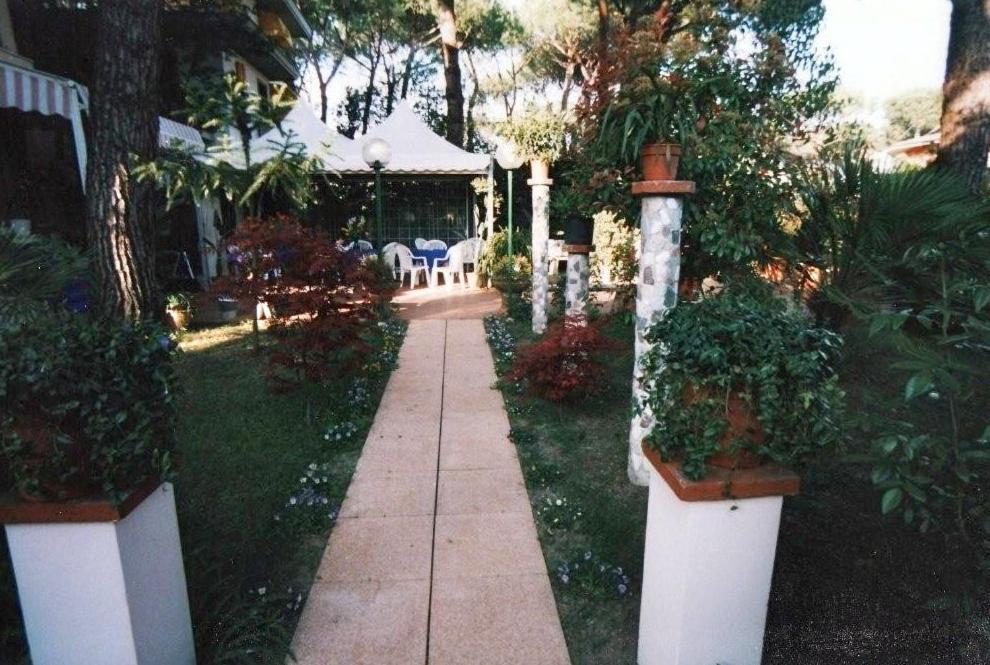 Hotel Manuela Cinquale Exterior photo